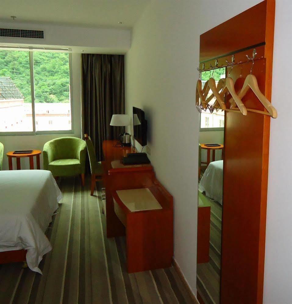 5 Yue Hotel ג'יוג'איגואו מראה חיצוני תמונה